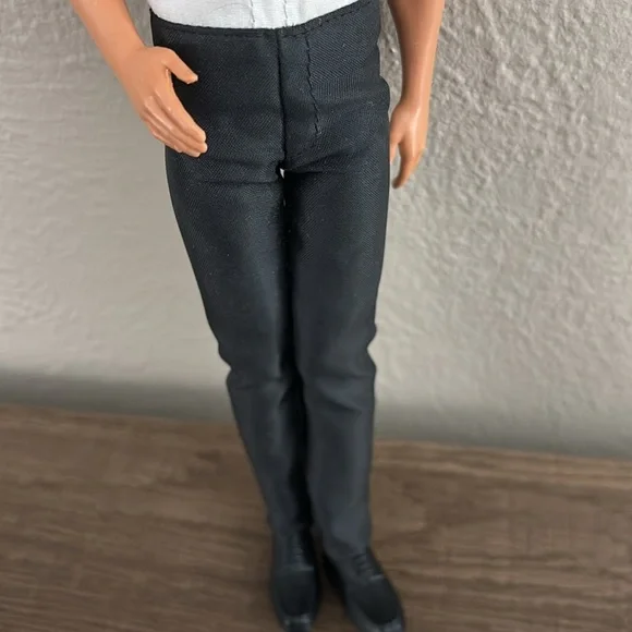 Barbie 2012 Mattel Ken Groom Doll Pink Bow tie - Picture 4 of 12